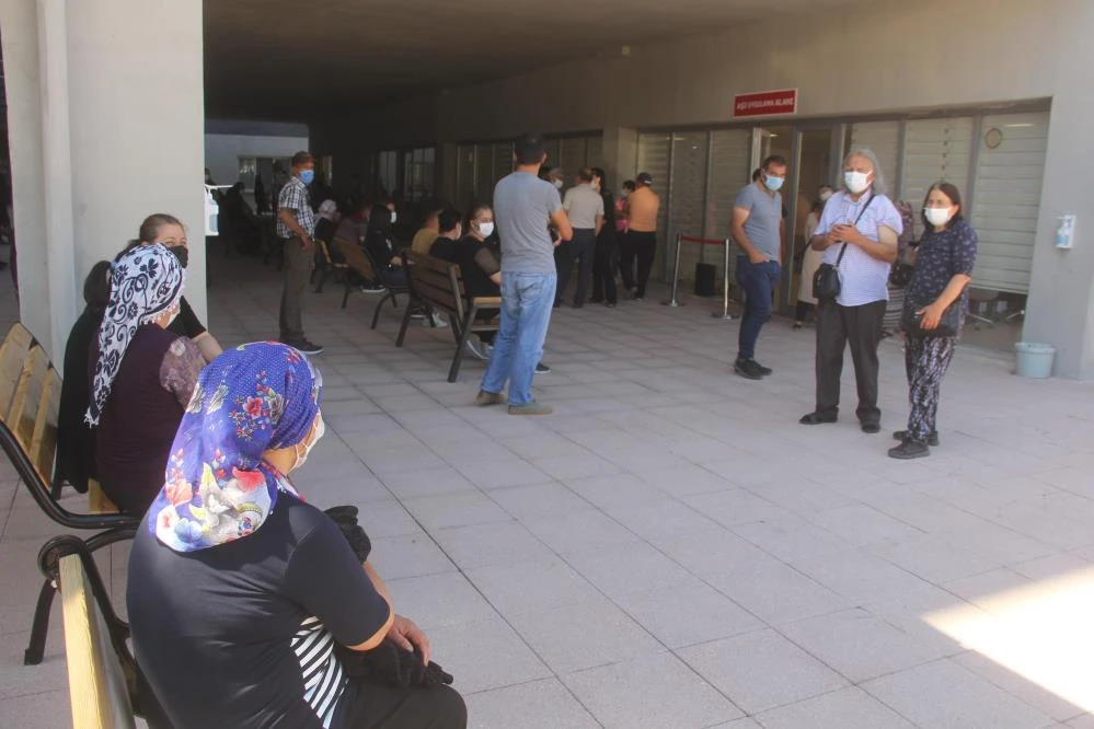 Kovid aşısında yeni aşama: SGK'ya kayıtlı çalışanların aşılanması başladı